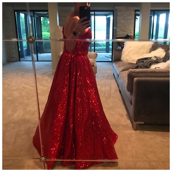 💕 Couture Handmade Full Sequin Red Grown - Picture 5 of 11